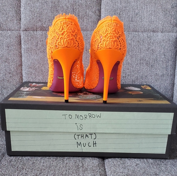 Gucci Virginia Neon Orange Lace Mary Jane Pointed Toe Pumps Size 37 1/2 - Picture 6 of 16